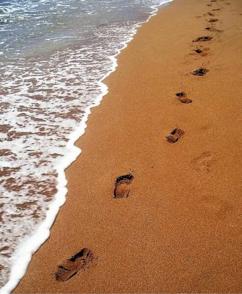 footprints poem. Short love poems the haiku way